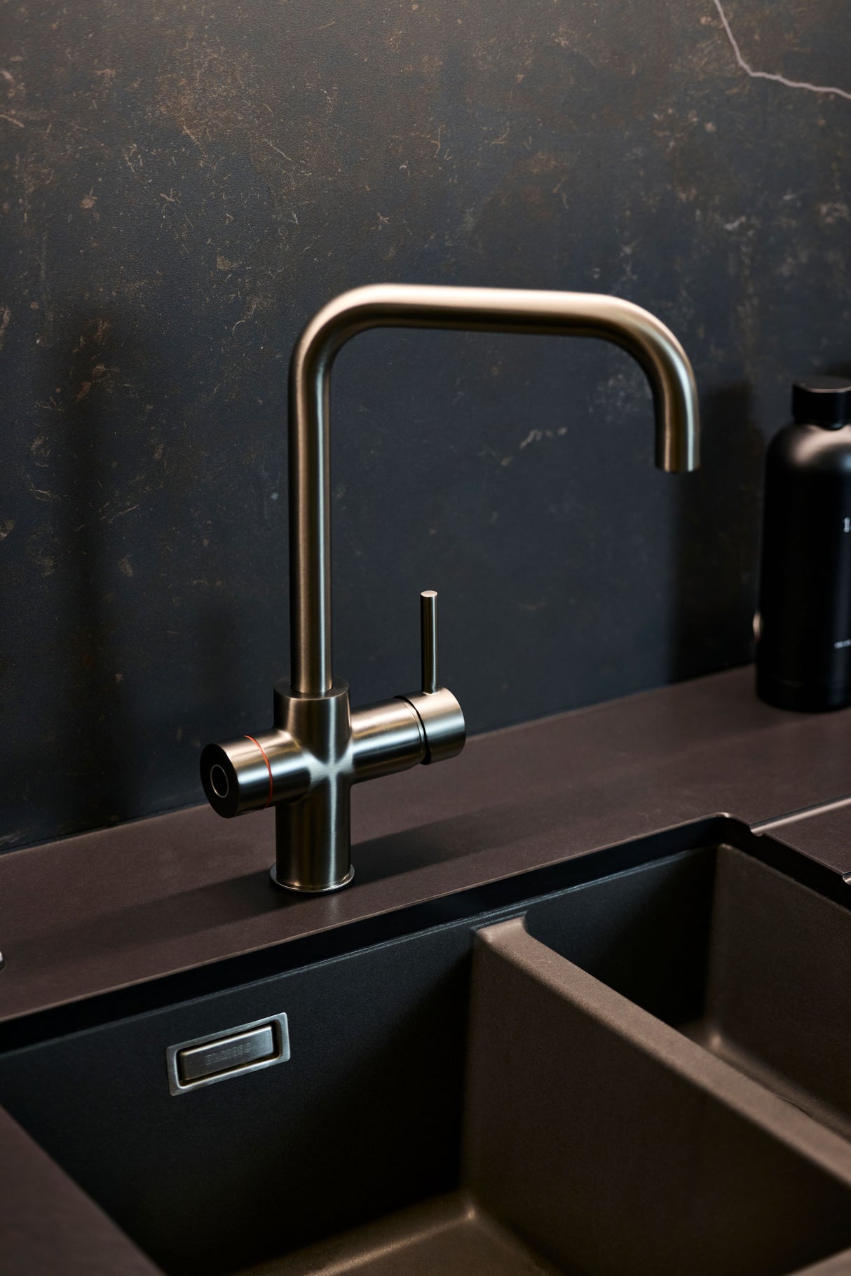 Verossi | Valyrian | Finger Print Control 4 in 1 Instant Boiling & Filtered Cold Water Tap | Gunmetal Finish
