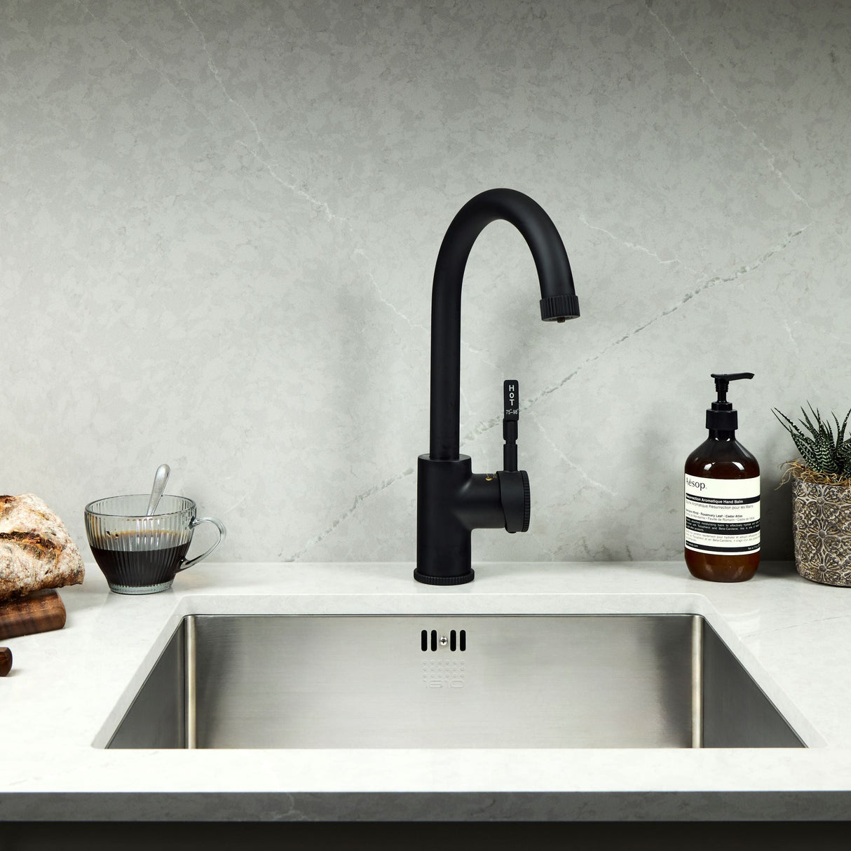 Verossi | Volissi | Industrial Style Single Lever 3 in 1 Instant Boiling Tap | Matt Black Finish