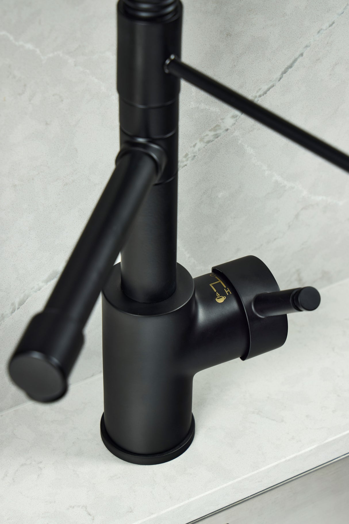 Verossi  | Flex | Multiuse Style 3 in 1 Instant Boiling Tap with Flexi Spray  | Matt Black Finish