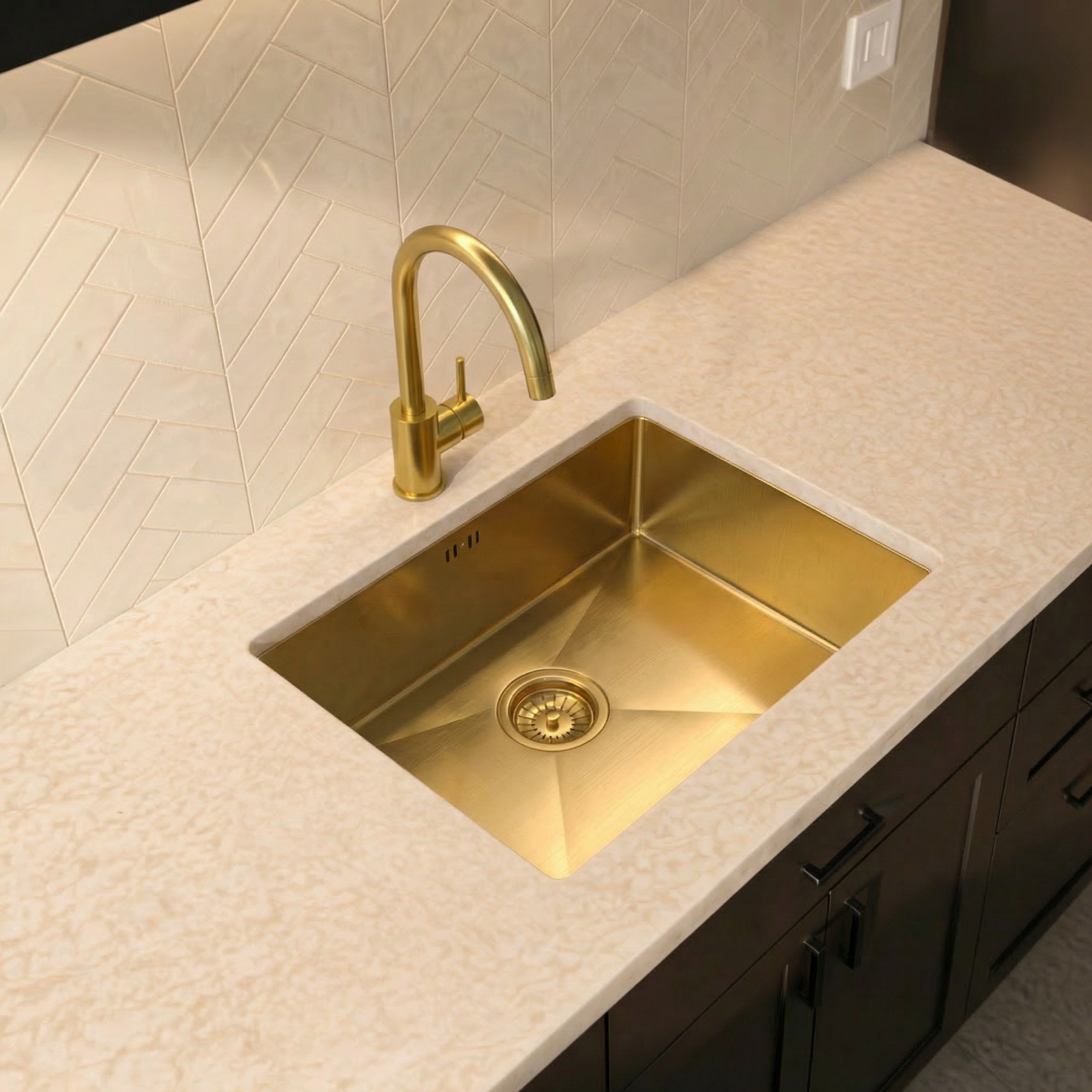 Verossi | 1.0 Bowl Kitchen Sink | Inset or Undermounted | Chrome Strainer Waste Supplied | 540x440x205 | Brushed Gold