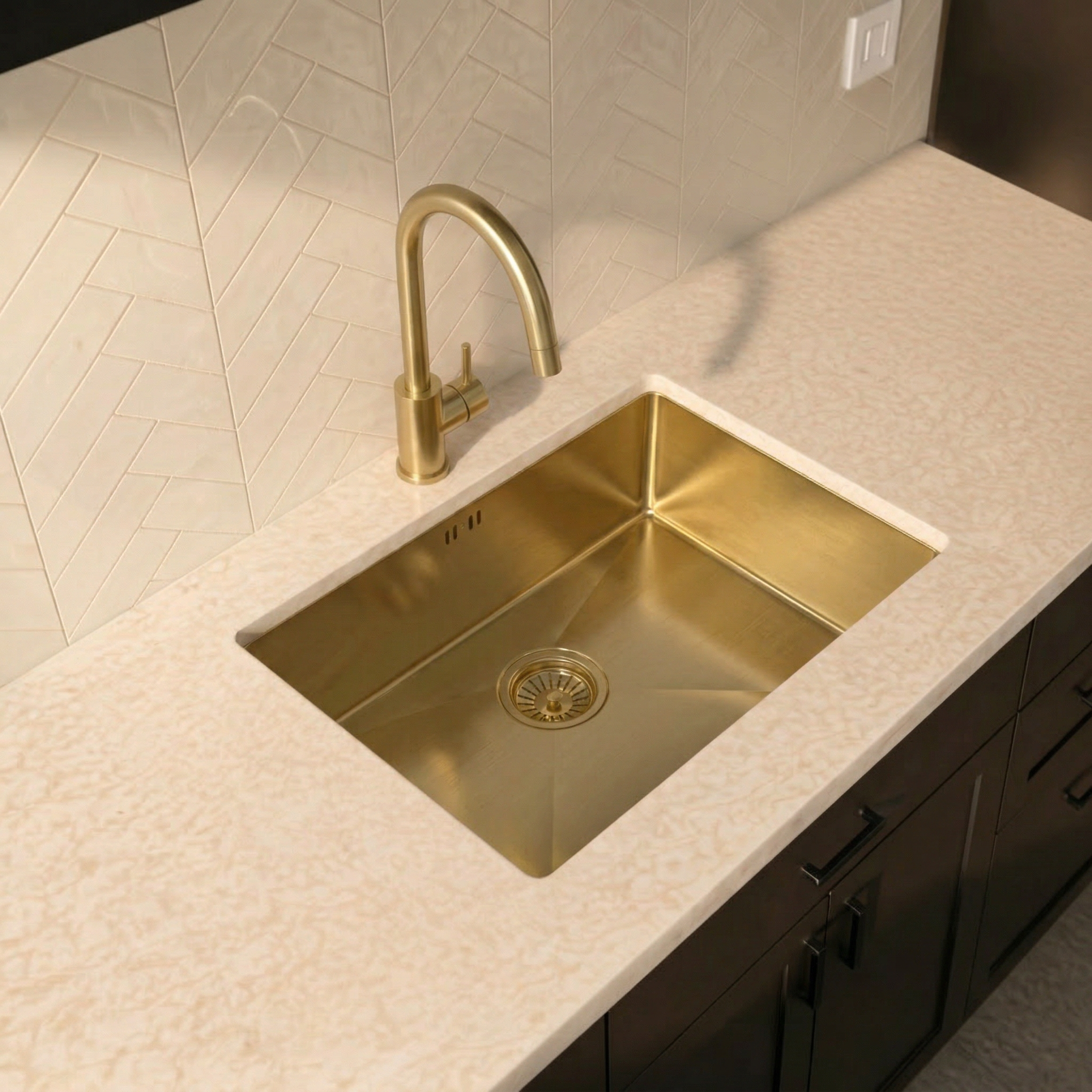 Verossi | 1.0 Bowl Kitchen Sink | Inset or Undermounted | Chrome Strainer Waste Supplied | 540x440x205 | Brushed Brass