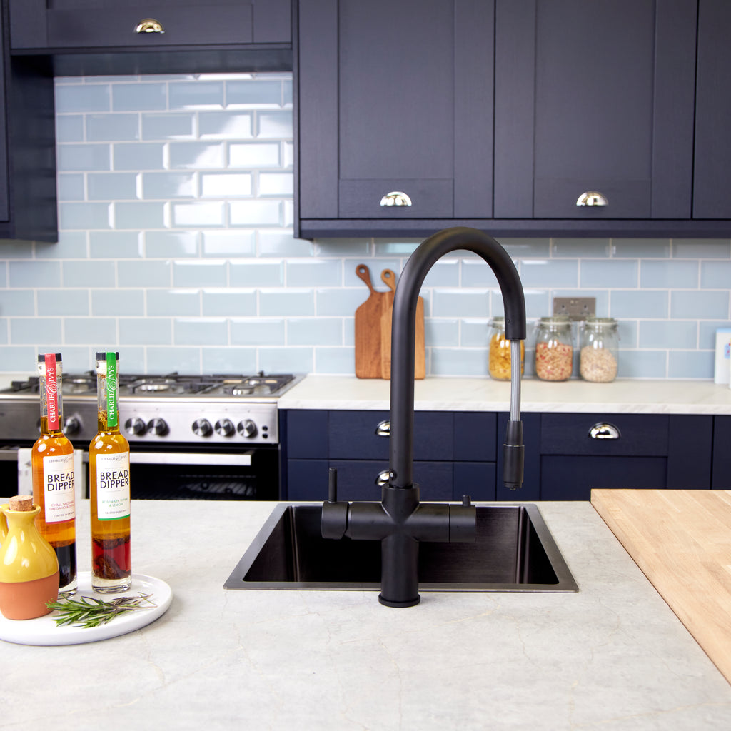 Verossi | Vento | 3 in 1 Instant Boiling | Swan Pull Out Spout | Matt Black