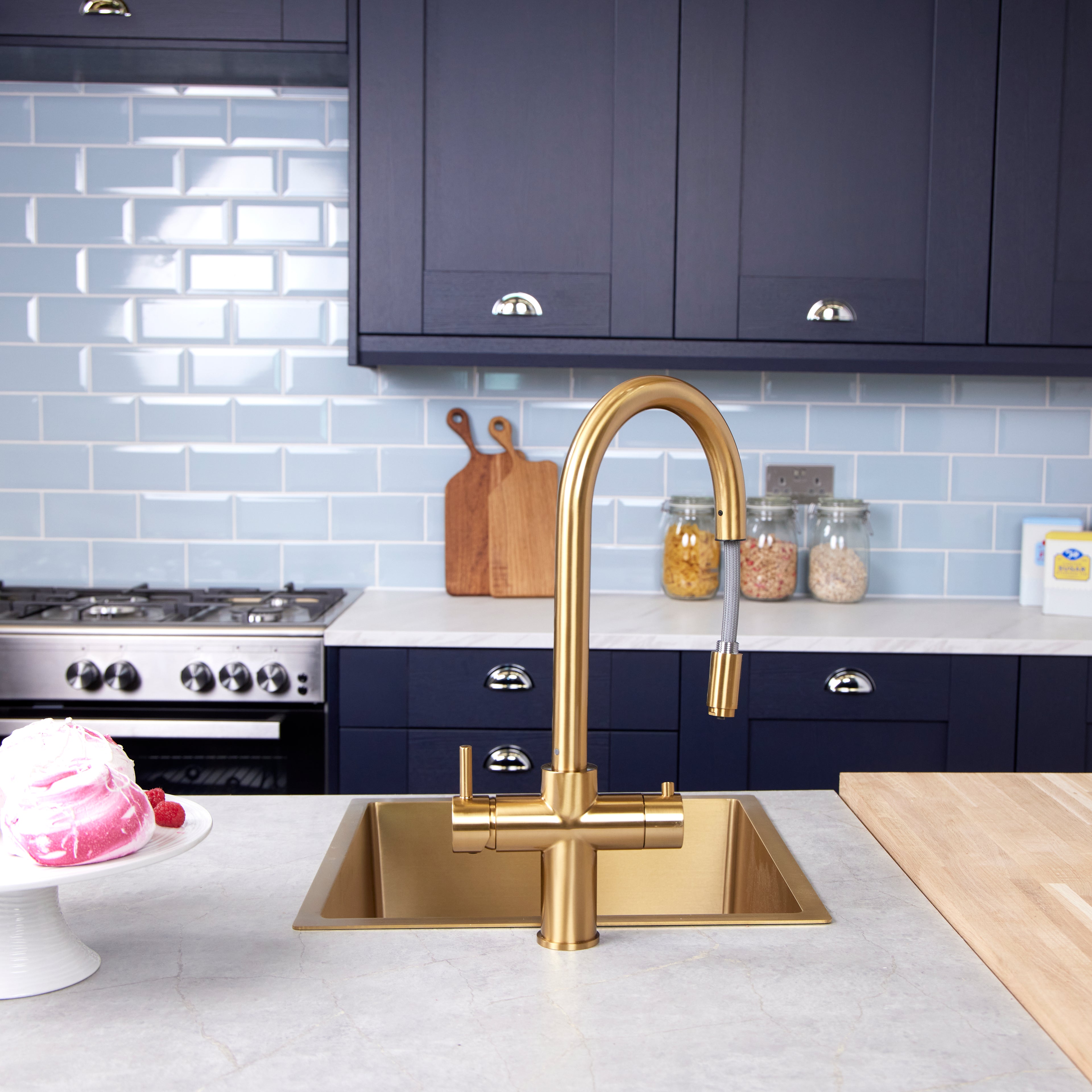 Verossi | Vento | 3 in 1 Instant Boiling | Swan Pull Out Spout | Brushed Brass