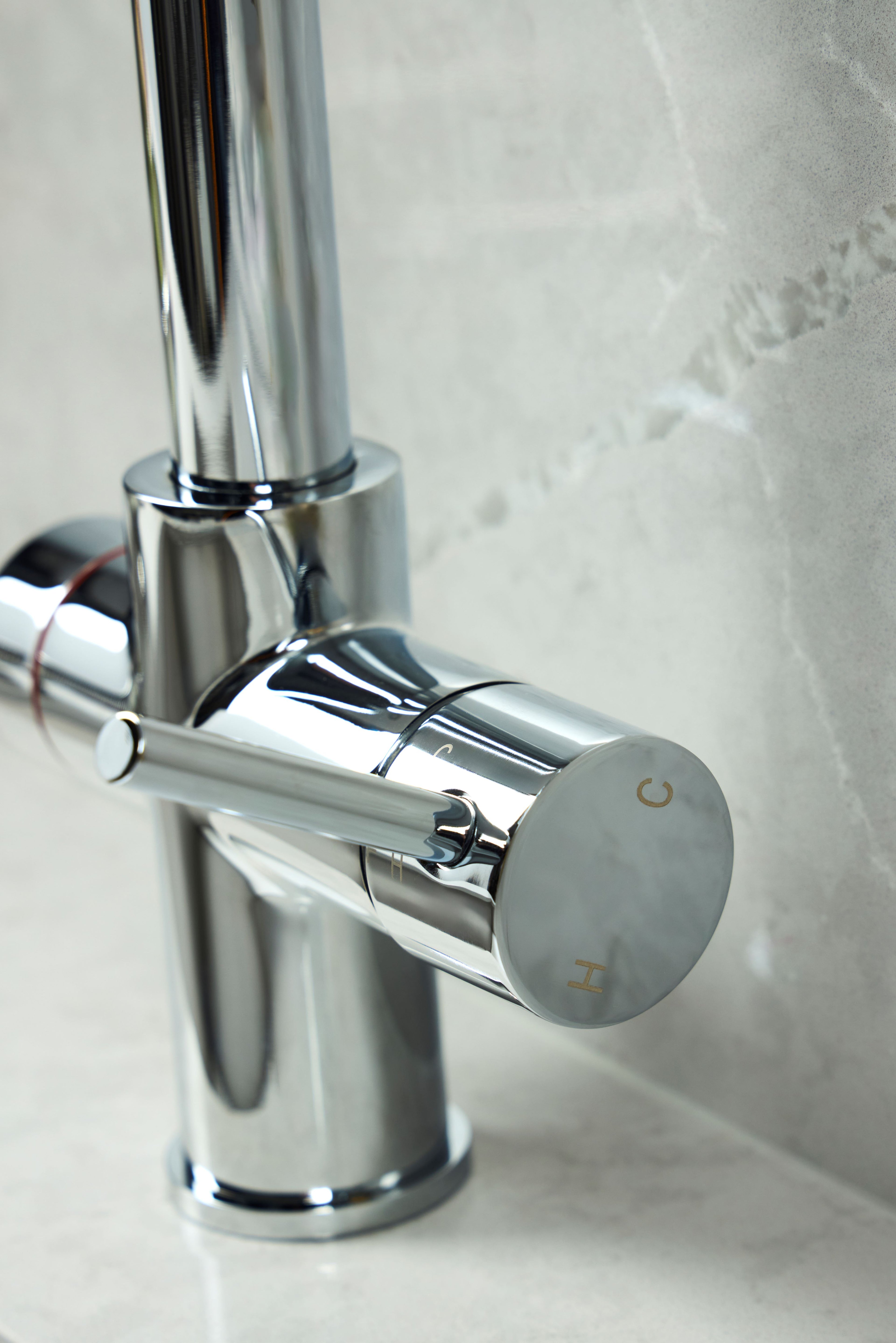 Verossi  | Valyrian | Finger Print Control 4 in 1 Instant Boiling & Filtered Cold Water Tap | Polished Chrome Finish