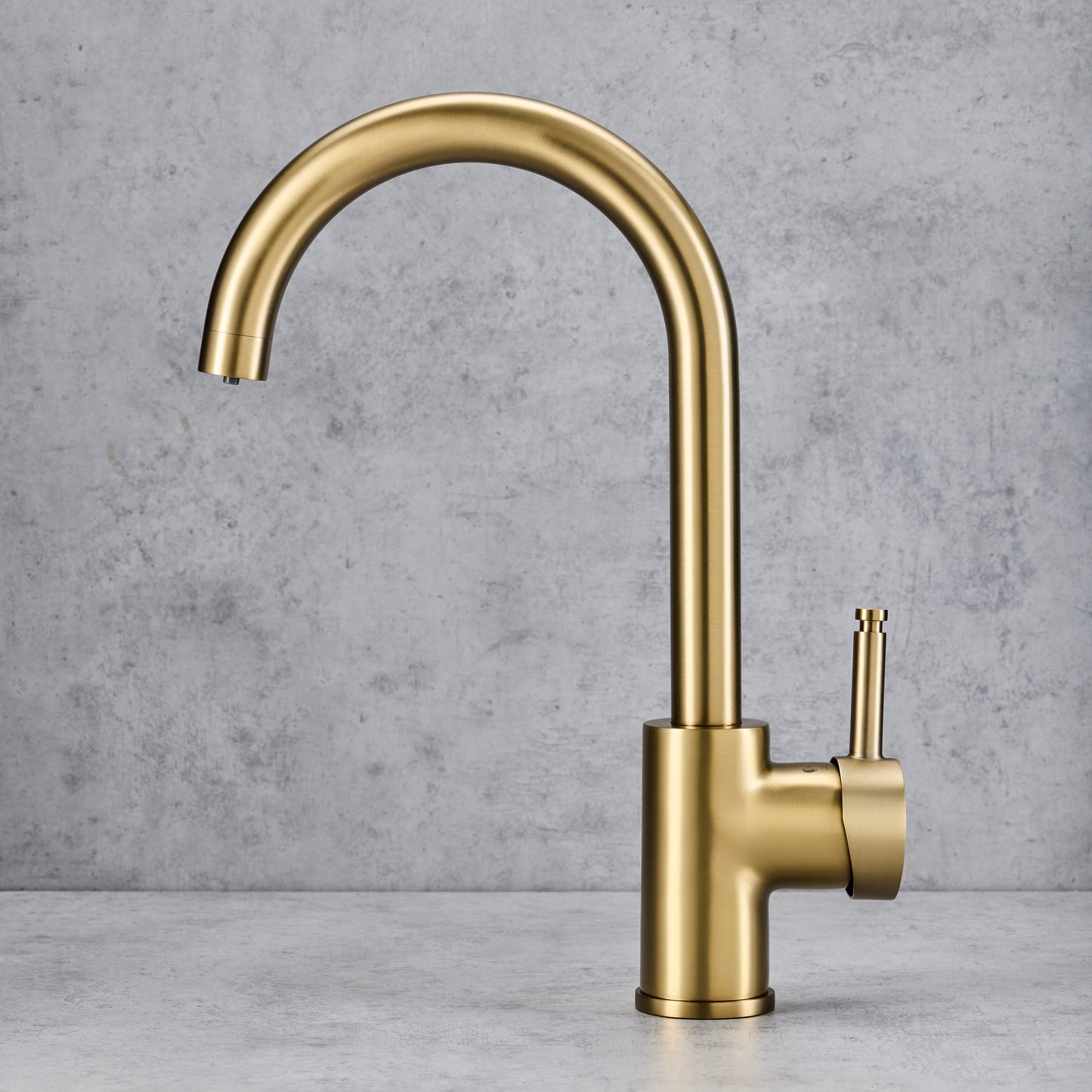 Brushed Brass | 3-in-1 Instant Boiling Water Tap System