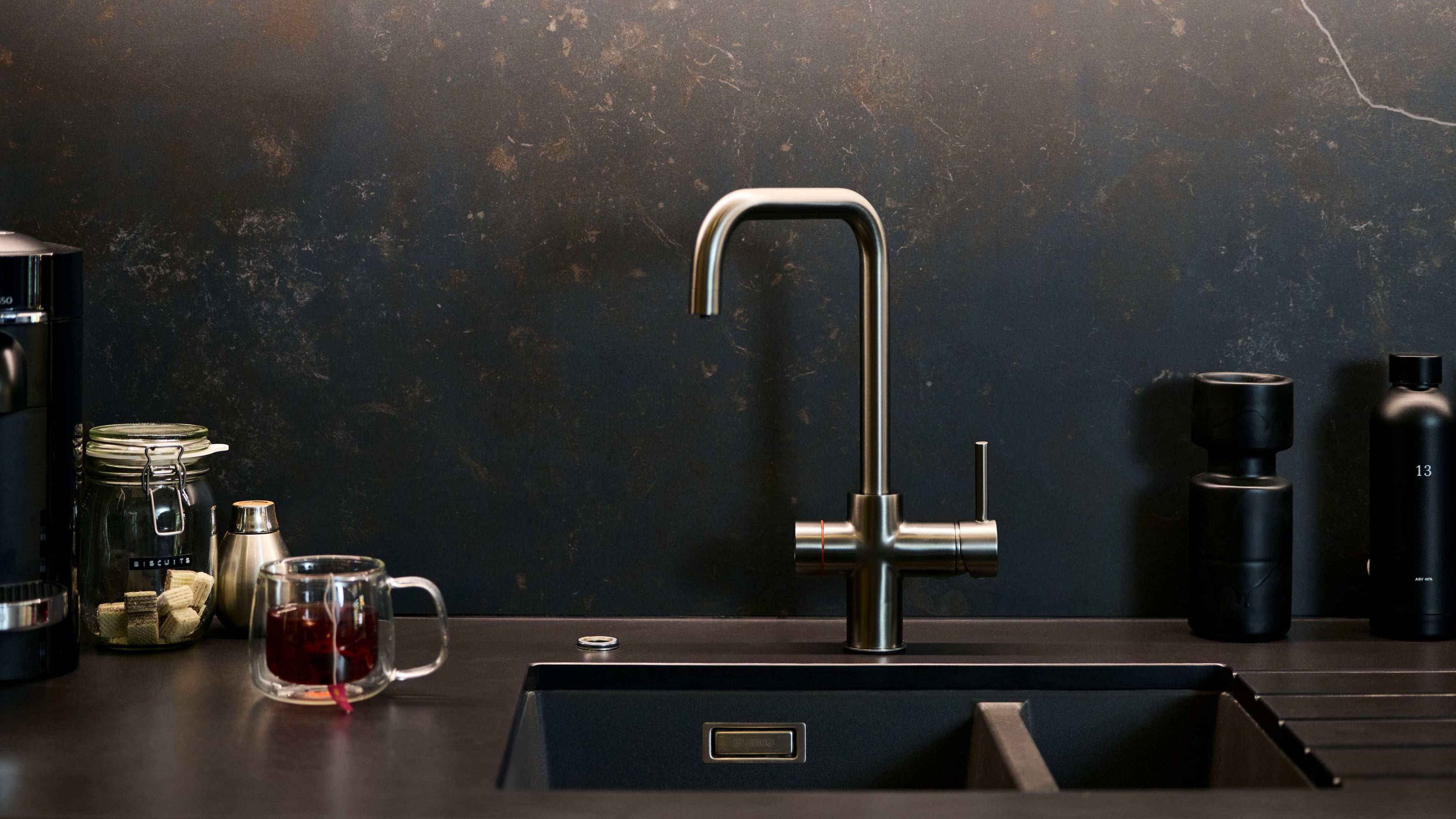 Verossi  | Valyrian | Finger Print Control 4 in 1 Instant Boiling & Filtered Cold Water Tap | Gunmetal Finish